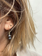The Duet Pearl Earrings – Midnight (Medium)
